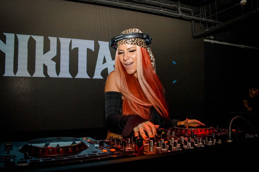 DJ